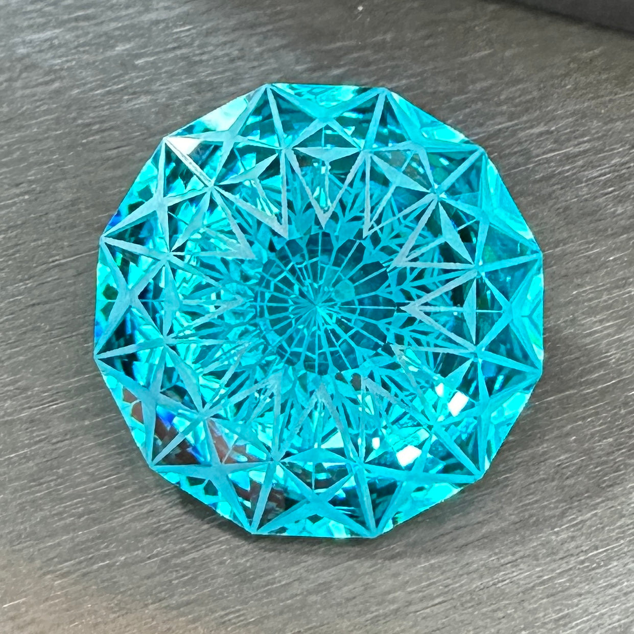 'GlamBot Fully Frosted' Round Faceting Design