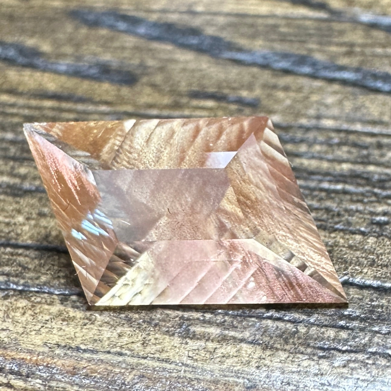 3.90ct Schiller OREGON SUNSTONE Faceted Stone SUN004