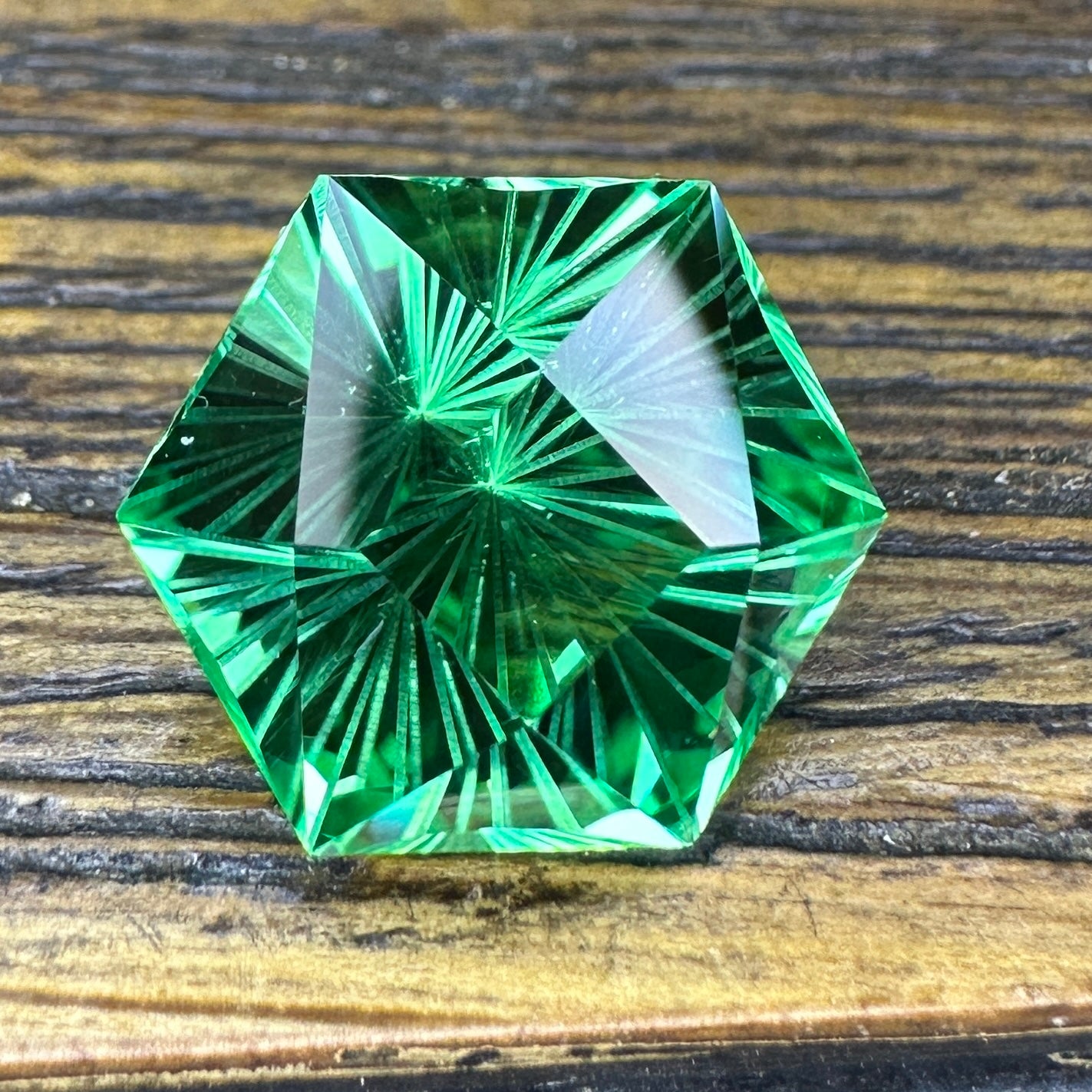 'Brilliant Frosted Hex' Hexagon Cut Faceting Design