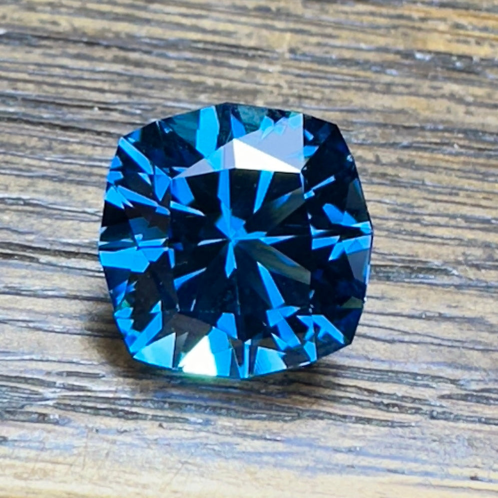 9.55ct Swiss Blue TOPAZ Faceted Stone TOP004
