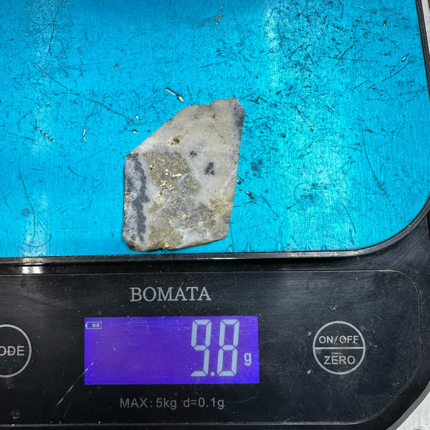 GOLD IN QUARTZ Slab - 9.8 grams