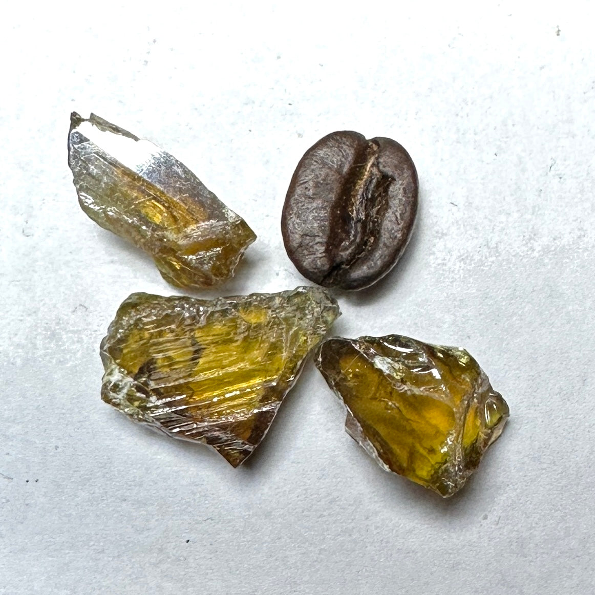 SPHENE 3pcs., 4.73g Facet Rough Parcel