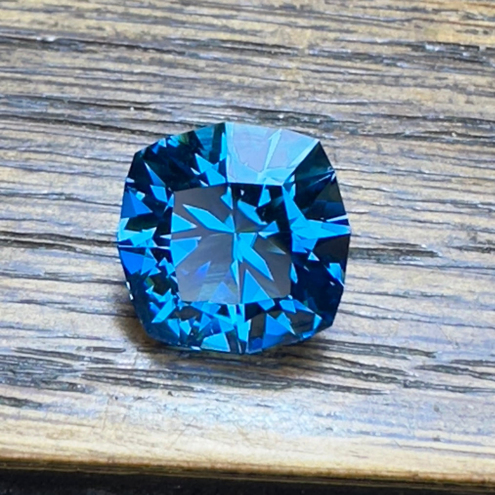 9.55ct Swiss Blue TOPAZ Faceted Stone TOP004