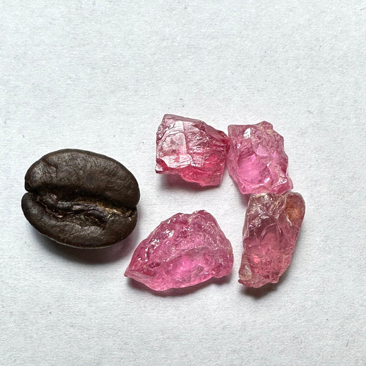 MAHENGE SPINEL 4pcs., 1.65g Facet Rough Parcel