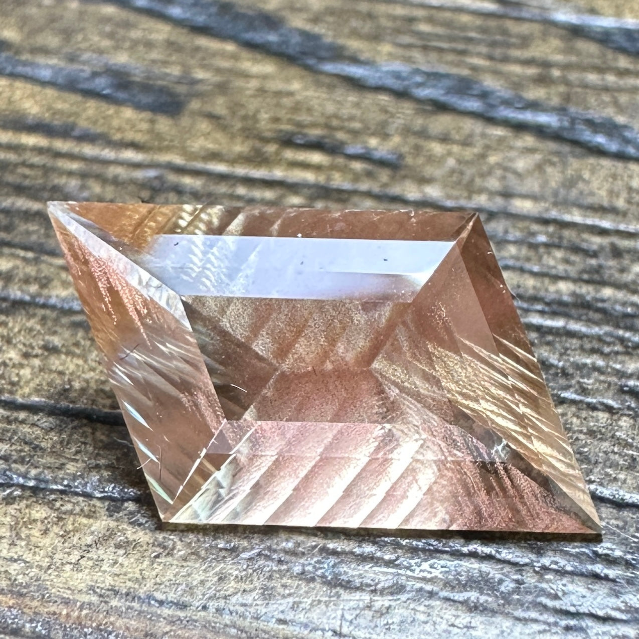 3.90ct Schiller OREGON SUNSTONE Faceted Stone SUN004