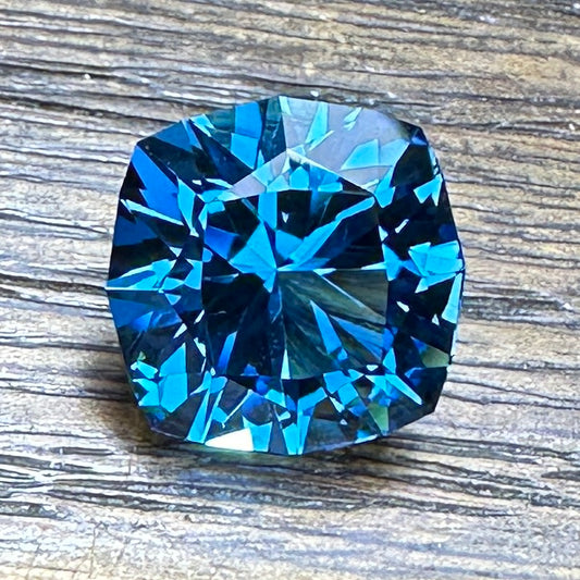9.55ct Swiss Blue TOPAZ Faceted Stone TOP004