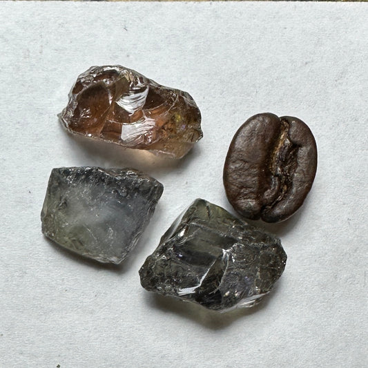 TANZANITE 3pcs., 4.43g Facet Rough Parcel