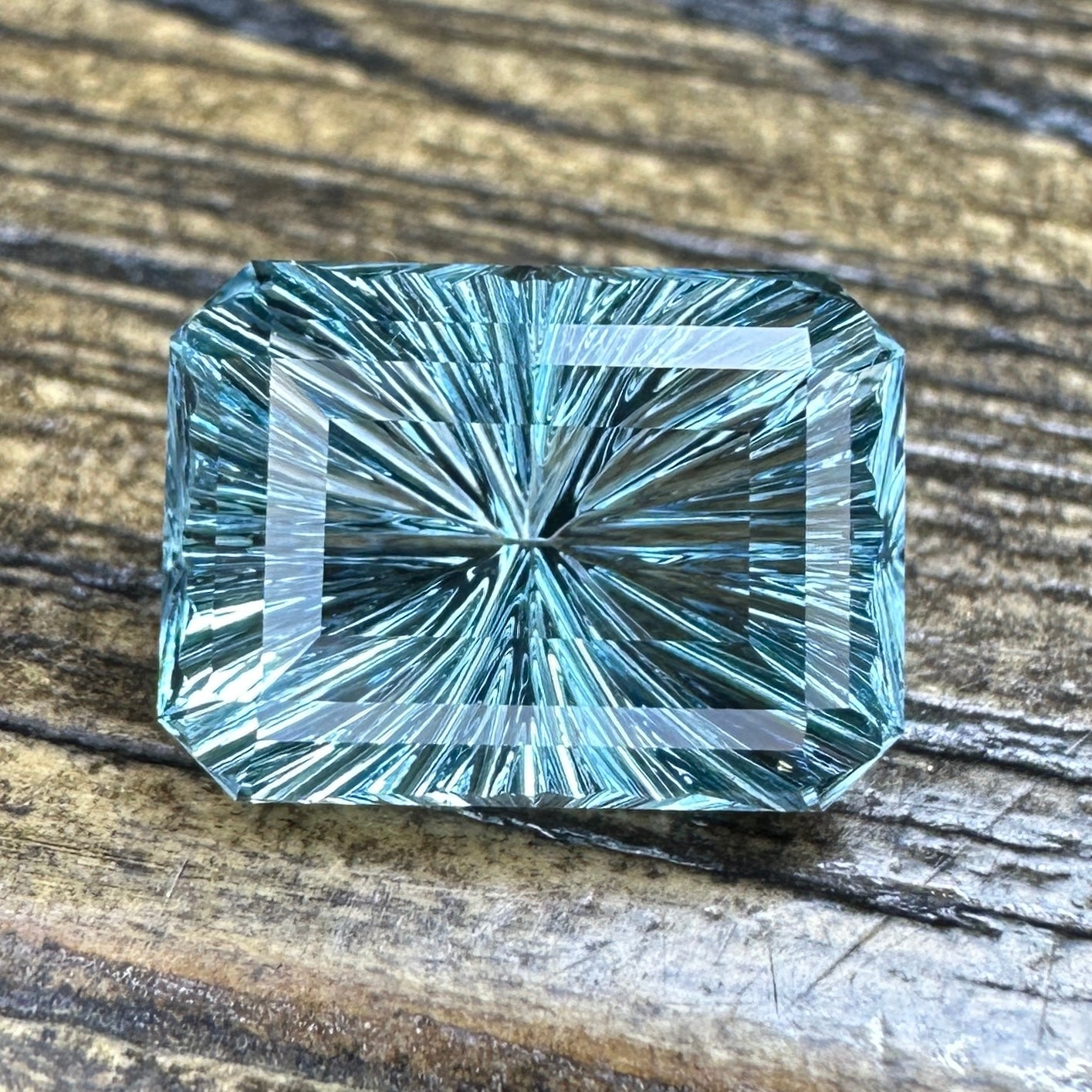 3.91ct AQUAMARINE Faceted Stone BER002