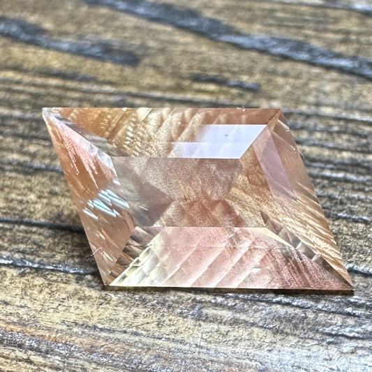 3.90ct Schiller OREGON SUNSTONE Faceted Stone SUN004