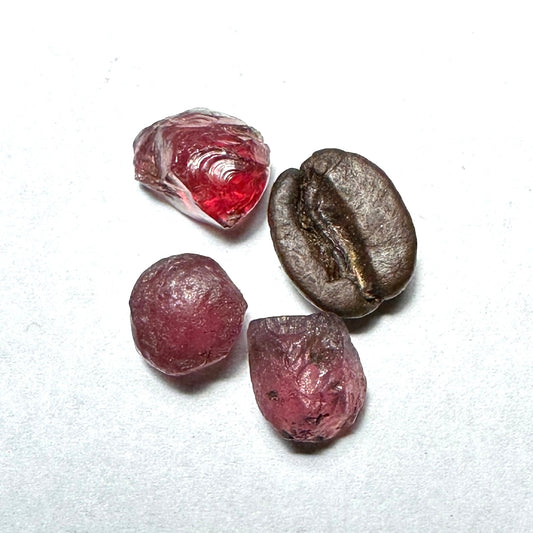 LOTUS GARNET 3pcs., 2.52g Facet Rough Parcel