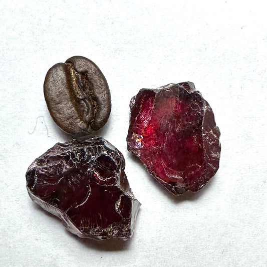 RHODOLITE GARNET 2pcs., 5.85g Facet Rough Parcel