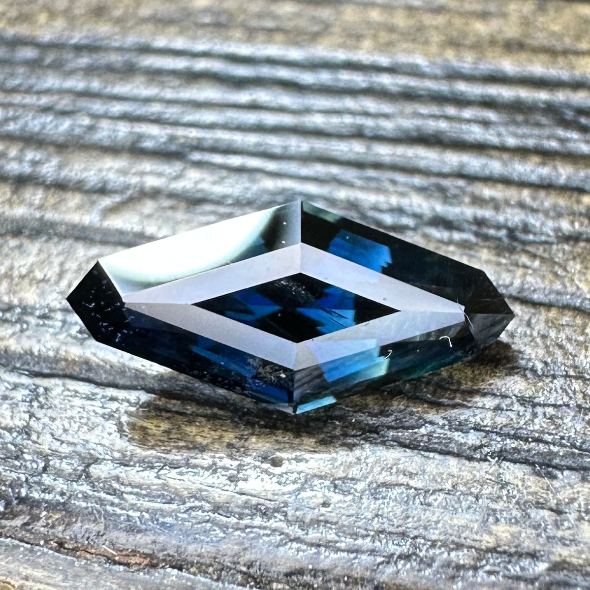 1.05ct Kenyan Sapphire Faceted Stone SA026