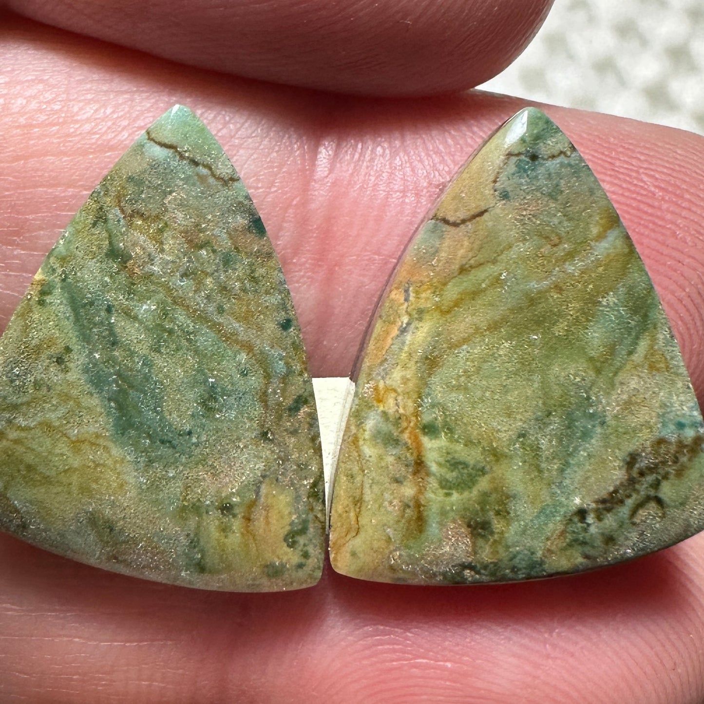 VISTAITE cabochon pair