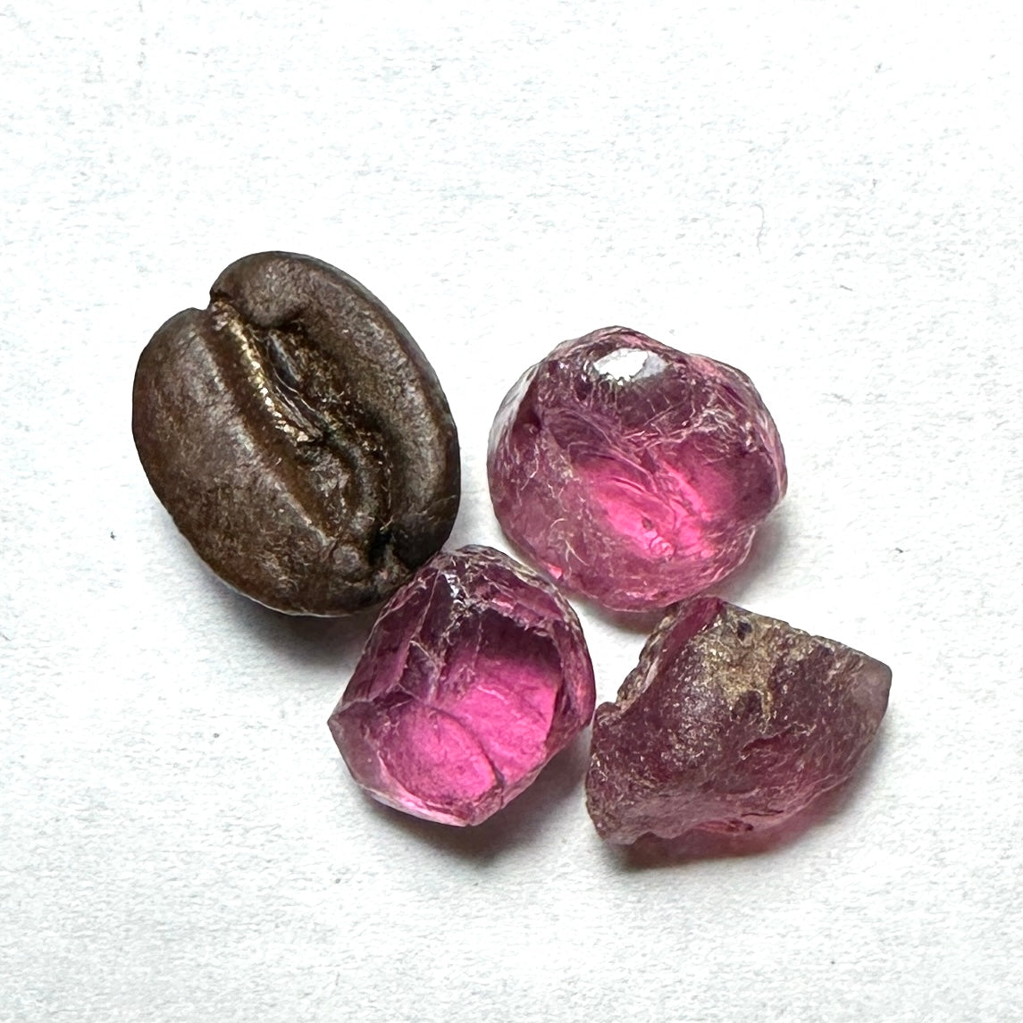 MAHENGE GARNET 3pcs., 2.28g Facet Rough Parcel