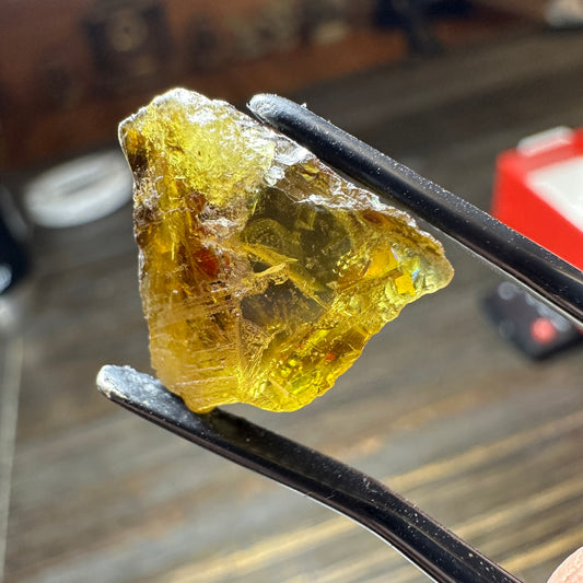 11.87ct SPHENE Facet Rough