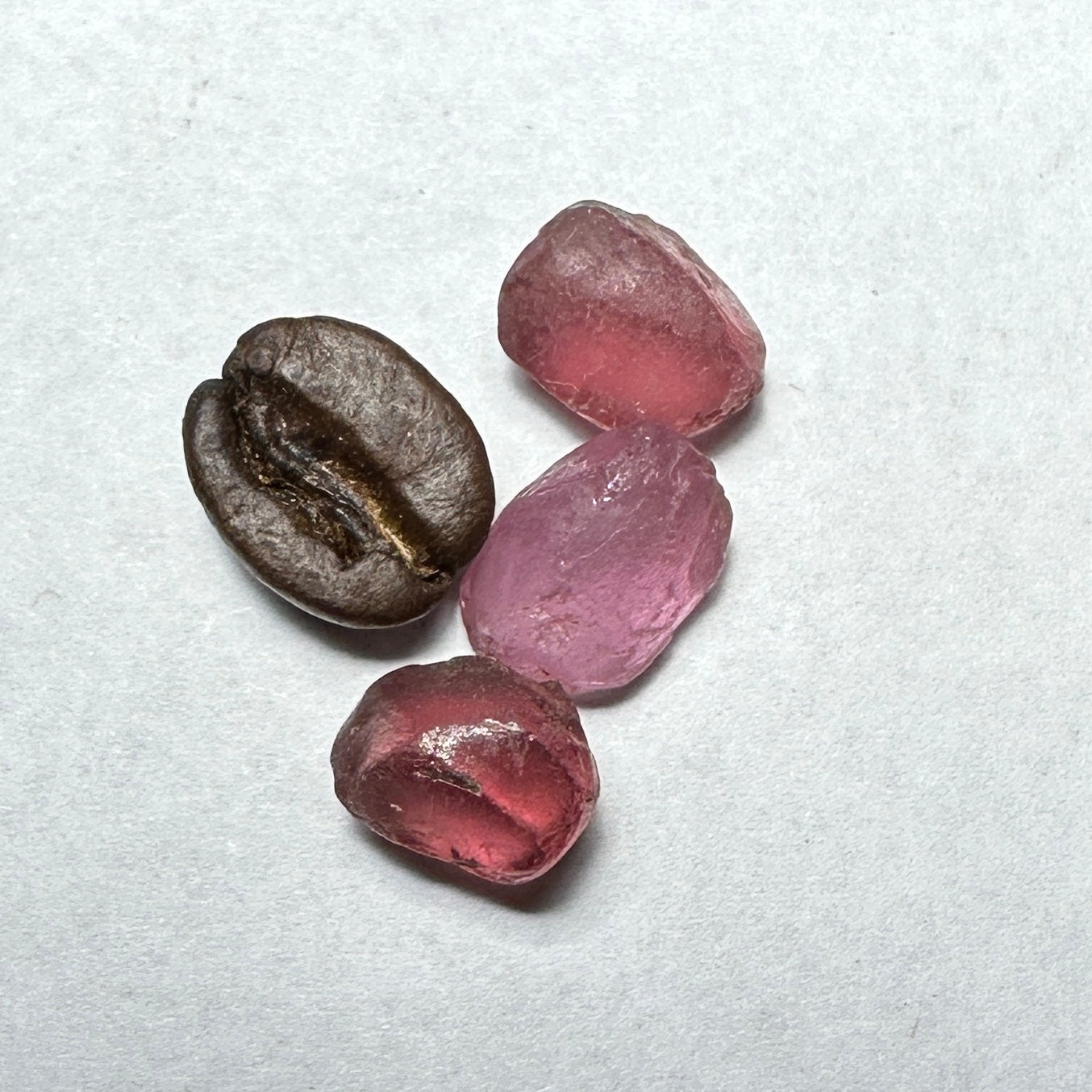 LOTUS GARNET 3pcs., 2.50g Facet Rough Parcel