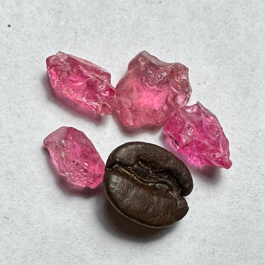 MAHENGE SPINEL 4pcs., 1.64g Facet Rough Parcel