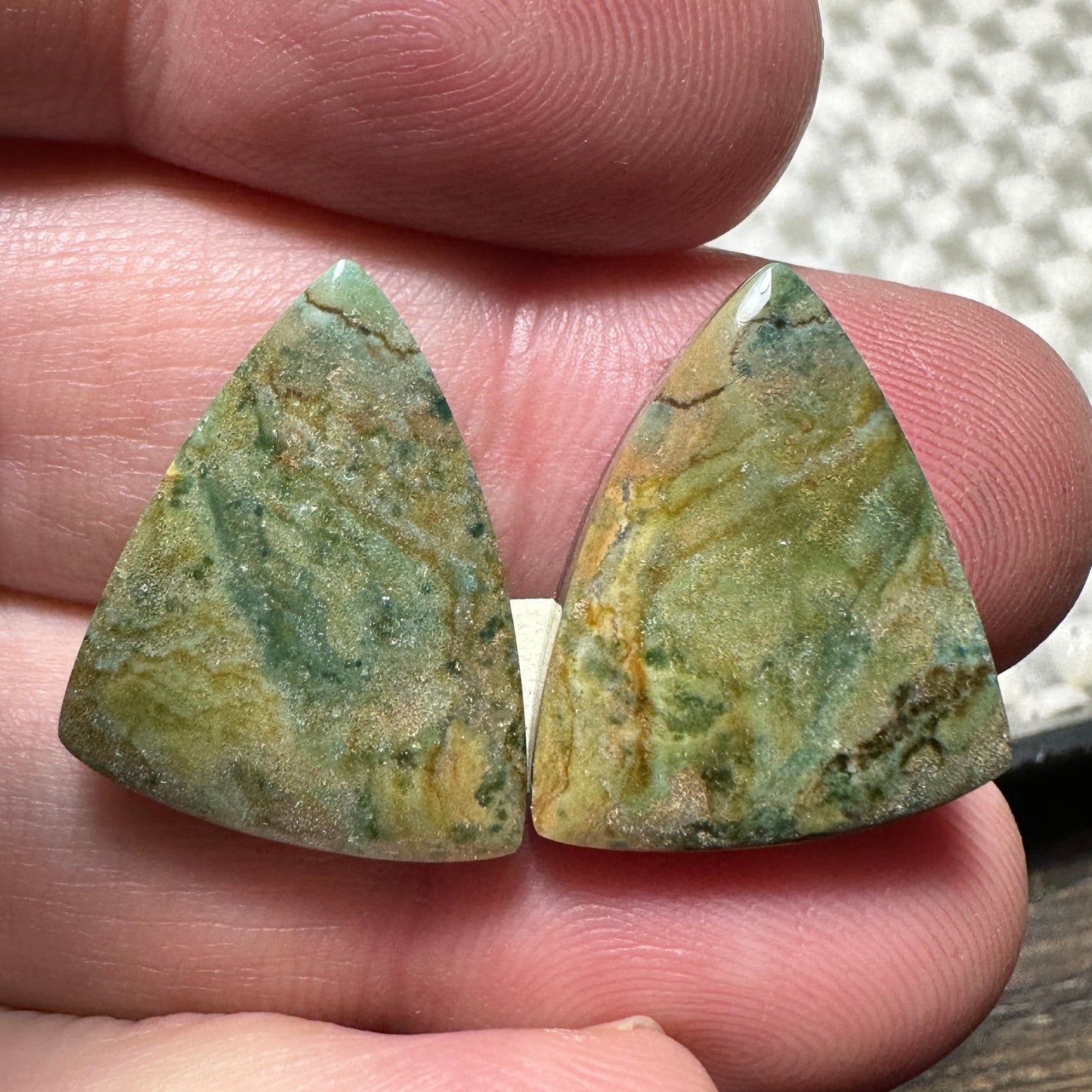 VISTAITE cabochon pair