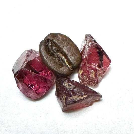 PYROPE GARNET 3pcs., 2.94g Facet Rough Parcel